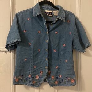 Bill blass brand top vintage 90s embroidered top. Fitted